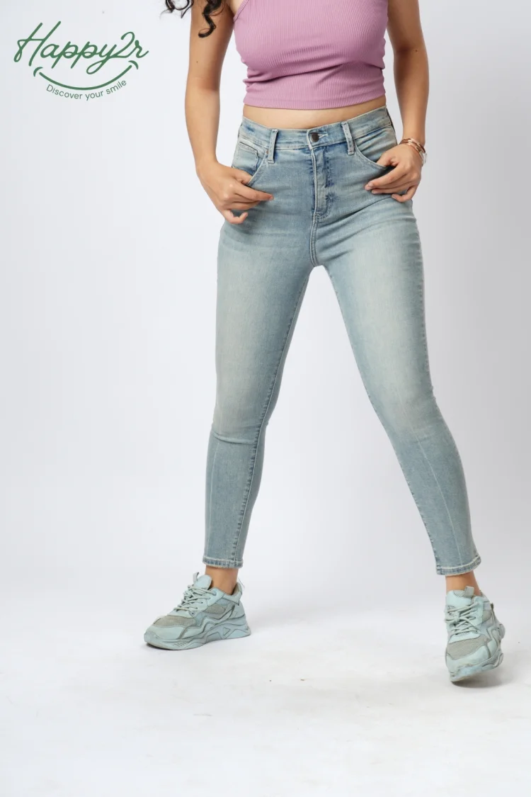 HIGH RISE LIGHT WASH SKINNY JEANS